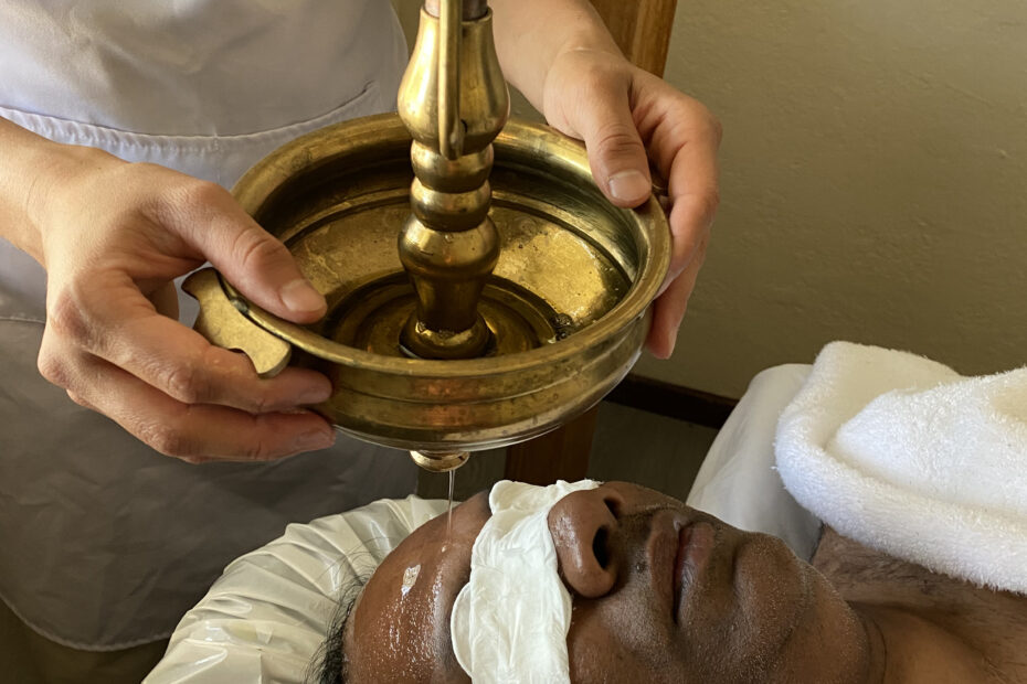 shirodhara treatment at Ayurhitam